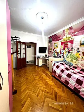 Satılır 5 otaqlı köhnə tikili 130 m²