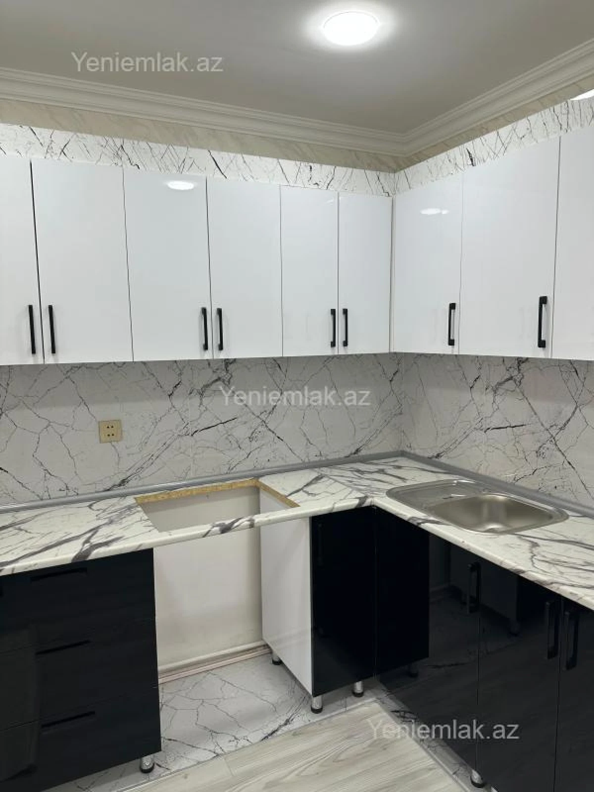 Satılır 3 otaqlı köhnə tikili 80 m²