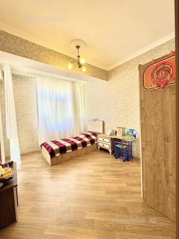 Satılır 3 otaqlı yeni tikili 125 m²