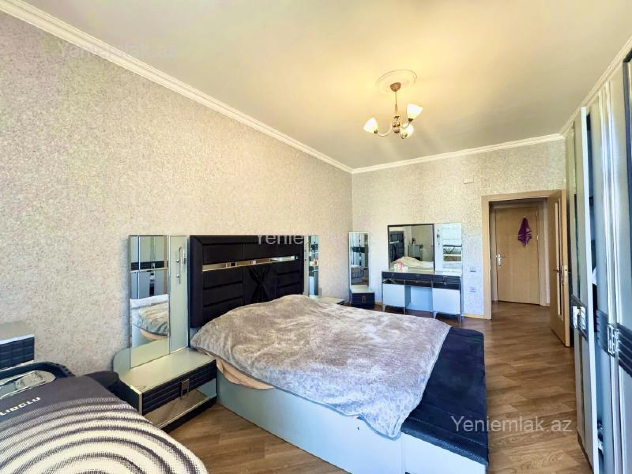 Satılır 3 otaqlı yeni tikili 125 m²