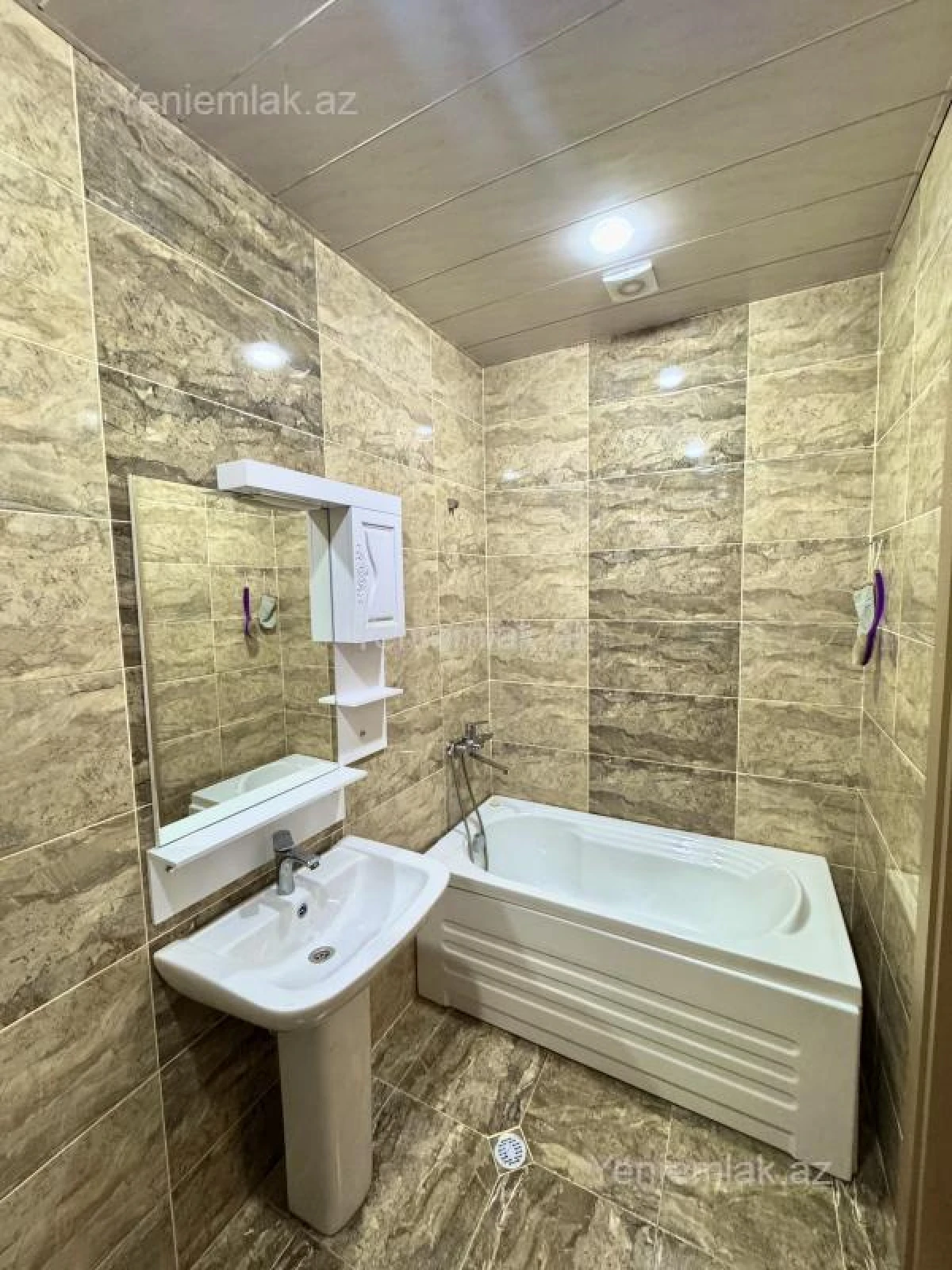 Satılır 3 otaqlı yeni tikili 125 m²