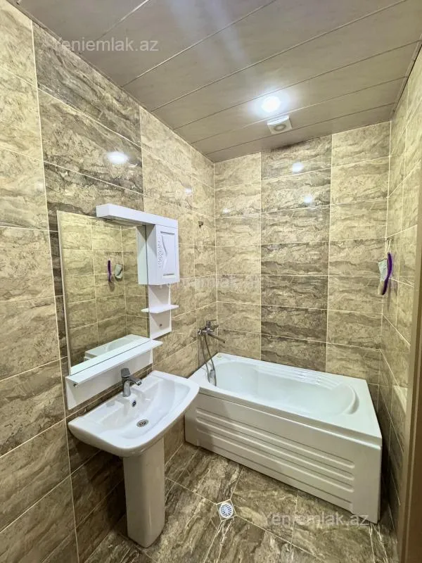 Satılır 3 otaqlı yeni tikili 125 m²