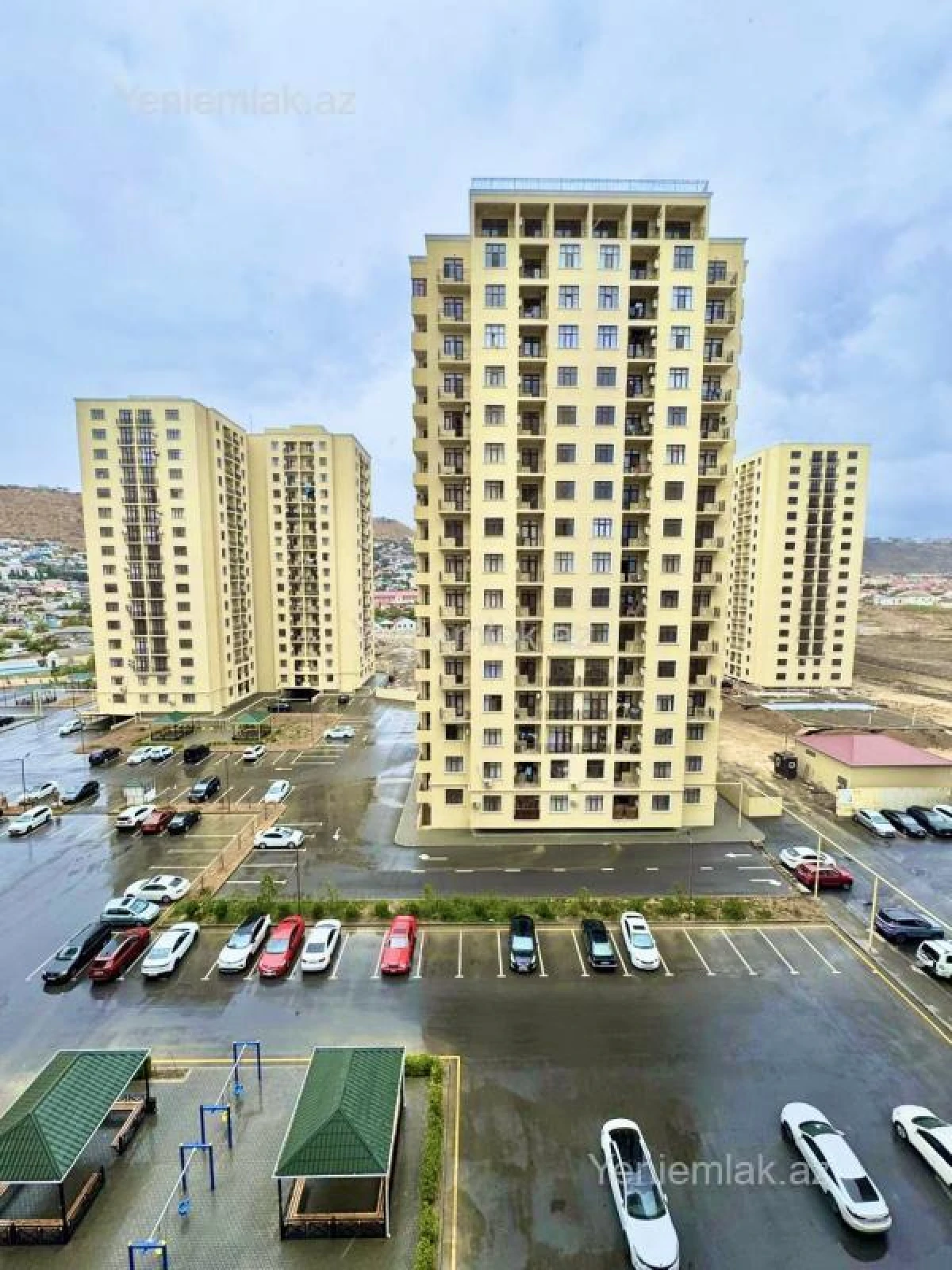 Satılır 3 otaqlı yeni tikili 125 m²