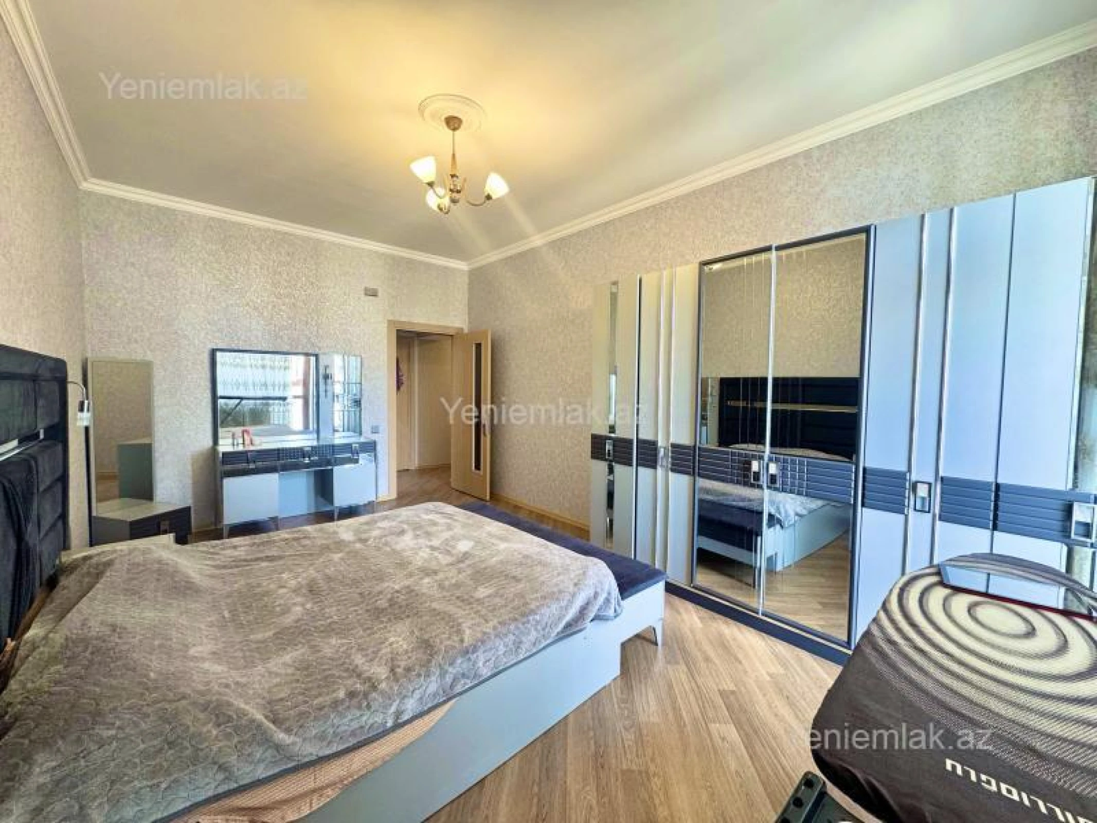Satılır 3 otaqlı yeni tikili 125 m²