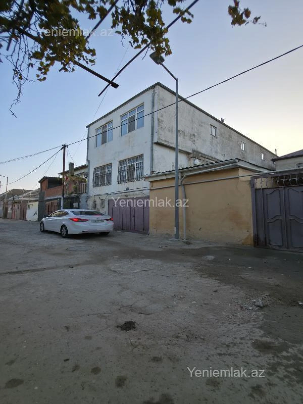 Satılır 10 otaqlı həyət evi 380 m²