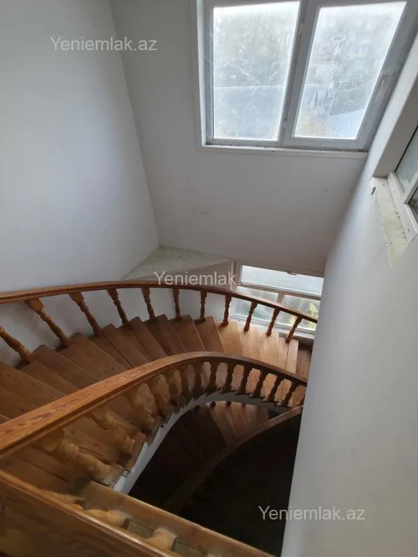 Satılır 10 otaqlı həyət evi 380 m²