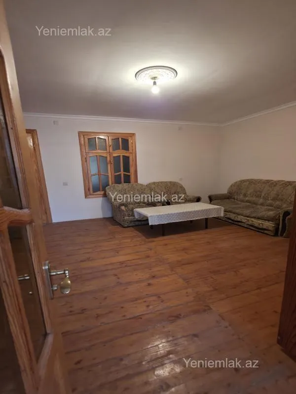 Satılır 10 otaqlı həyət evi 380 m²