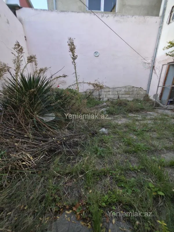 Satılır 10 otaqlı həyət evi 380 m²