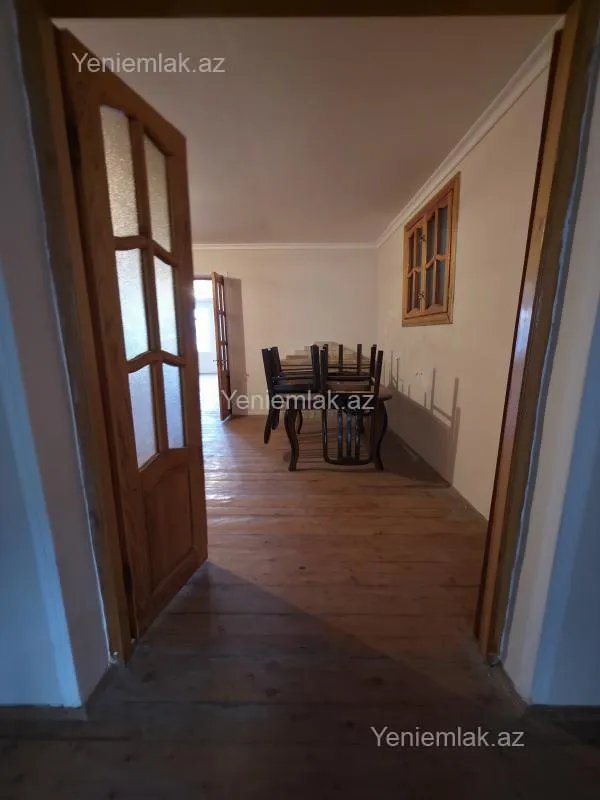 Satılır 10 otaqlı həyət evi 380 m²