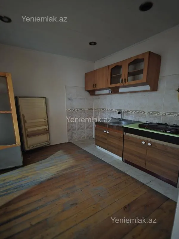 Satılır 10 otaqlı həyət evi 380 m²