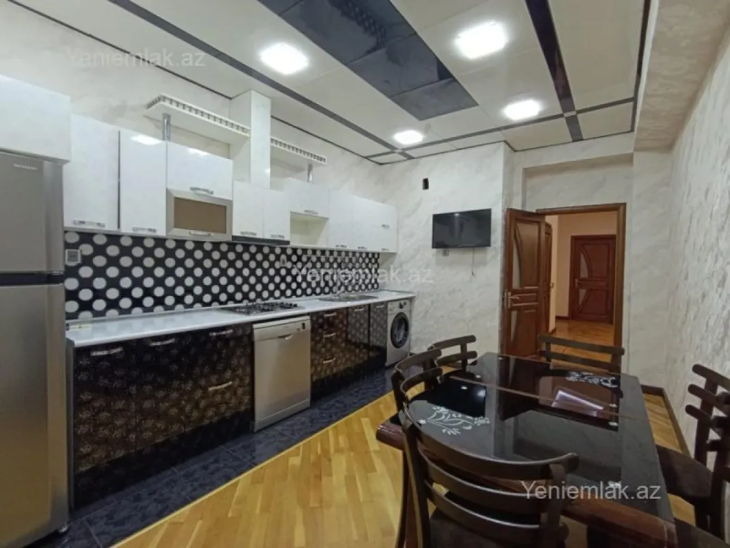 Satılır 3 otaqlı yeni tikili 130 m²