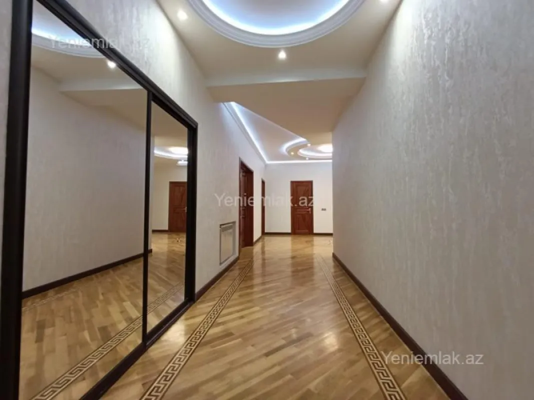 Satılır 3 otaqlı yeni tikili 130 m²