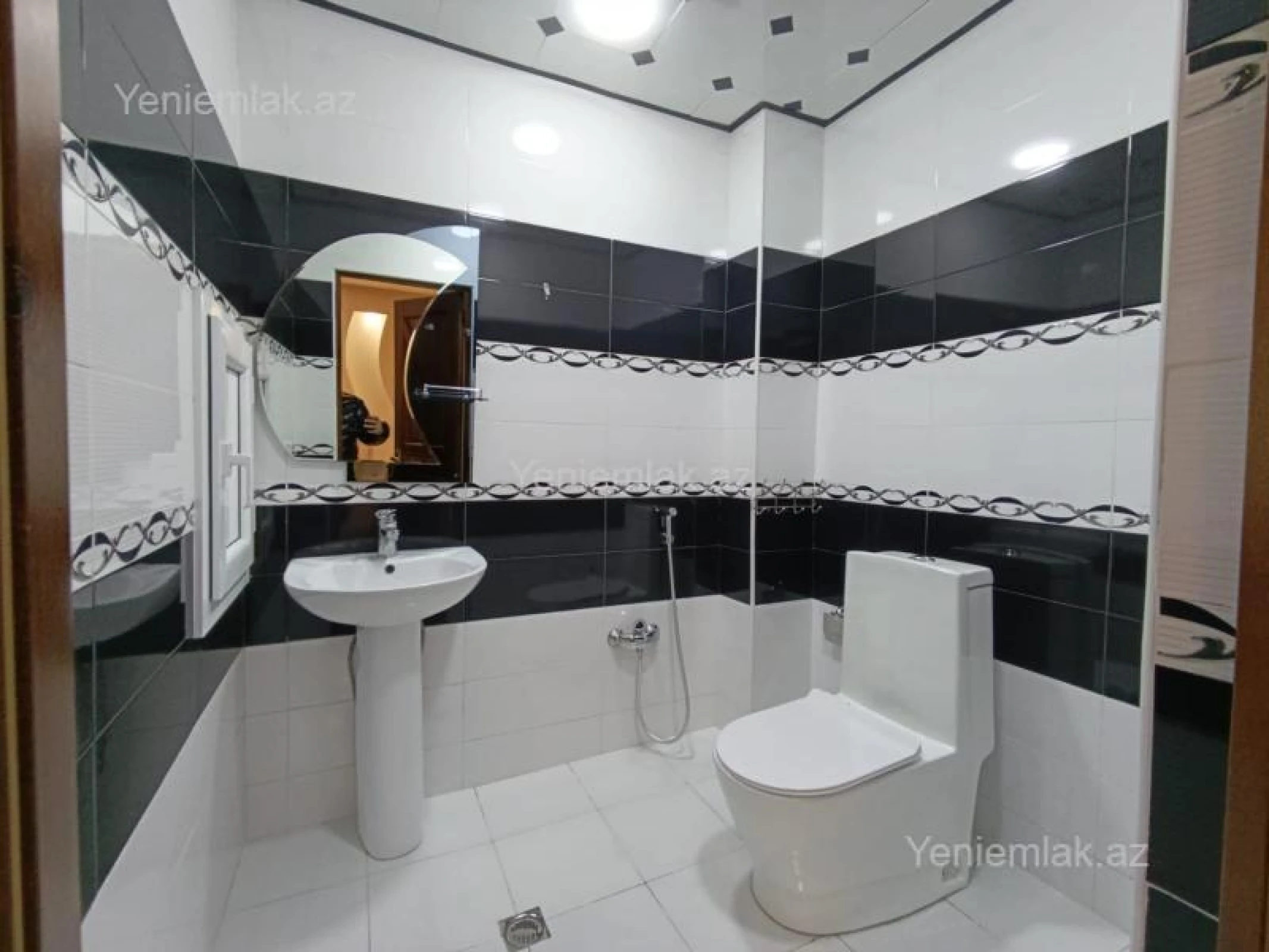 Satılır 3 otaqlı yeni tikili 130 m²