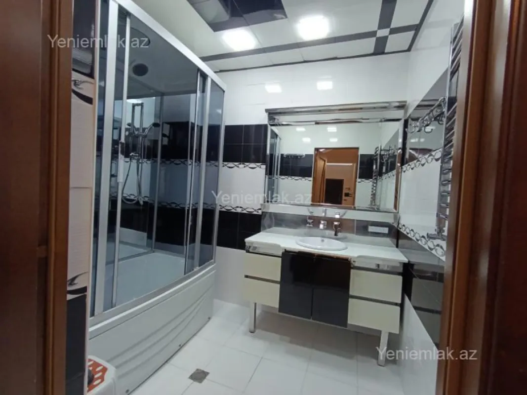 Satılır 3 otaqlı yeni tikili 130 m²