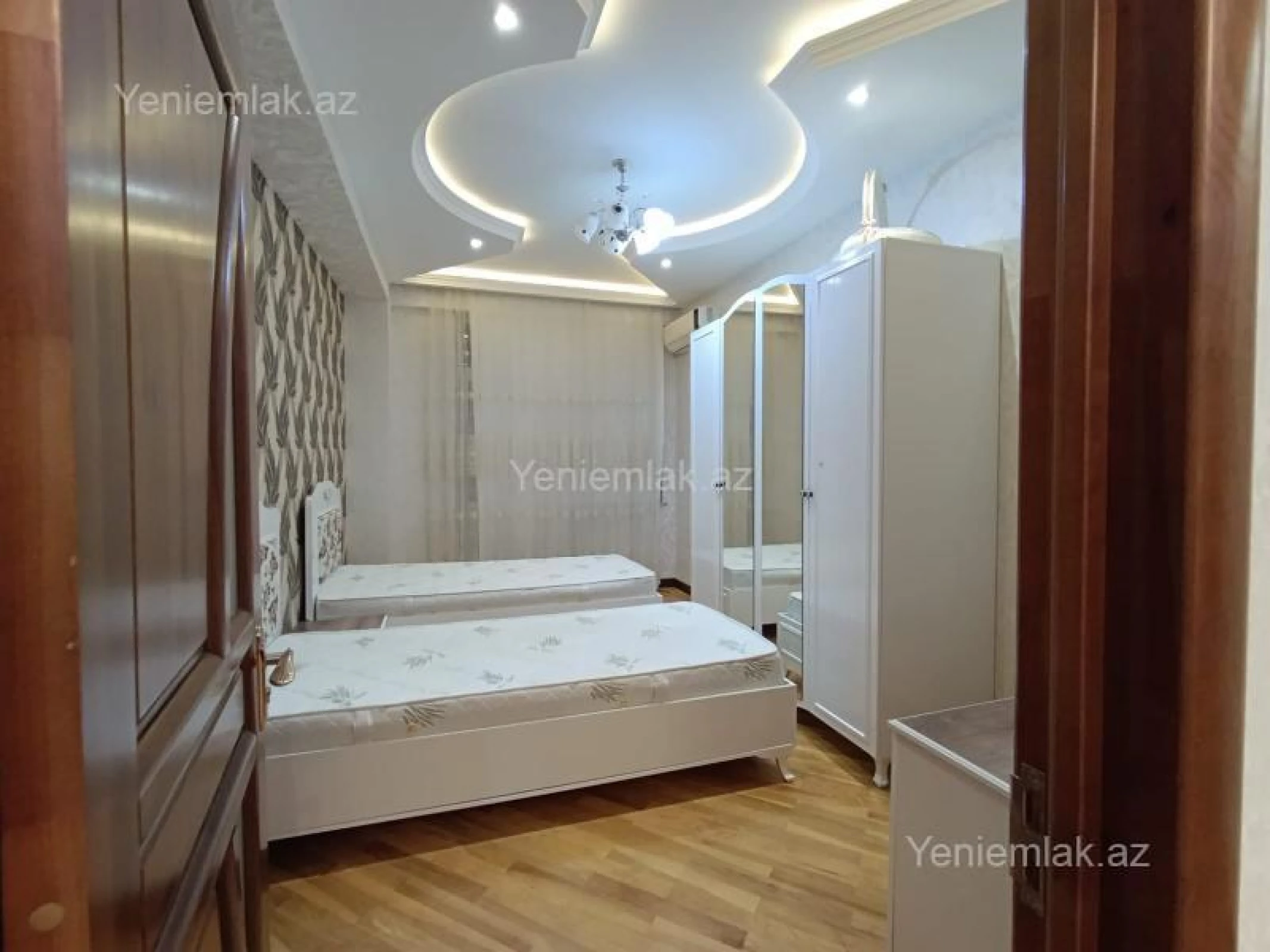Satılır 3 otaqlı yeni tikili 130 m²