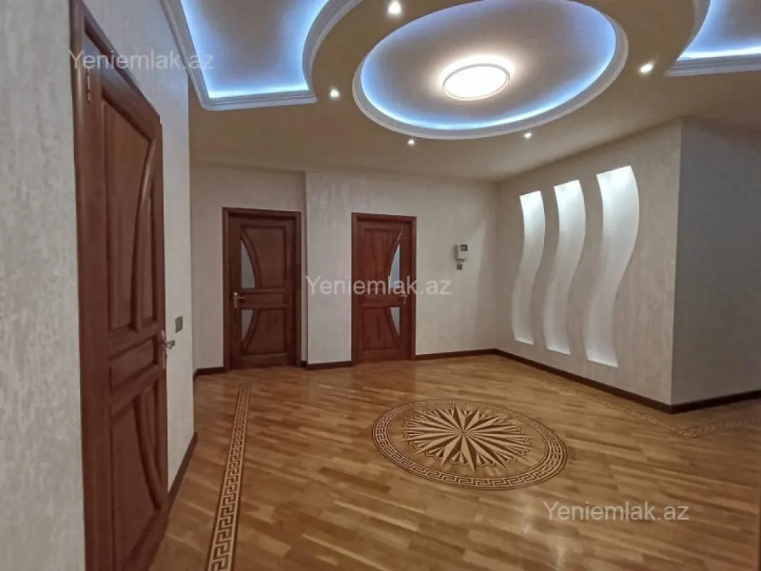 Satılır 3 otaqlı yeni tikili 130 m²