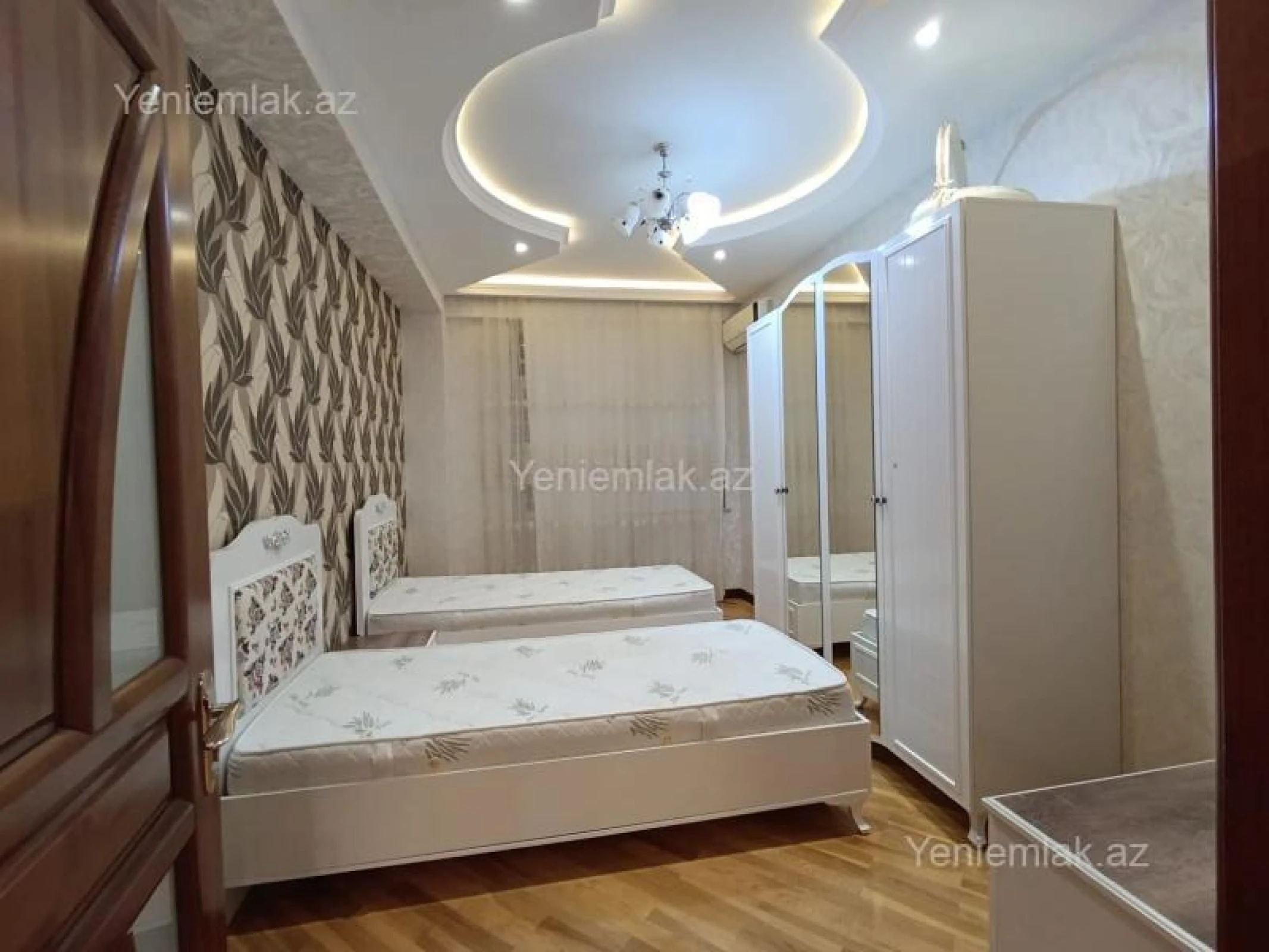 Satılır 3 otaqlı yeni tikili 130 m²