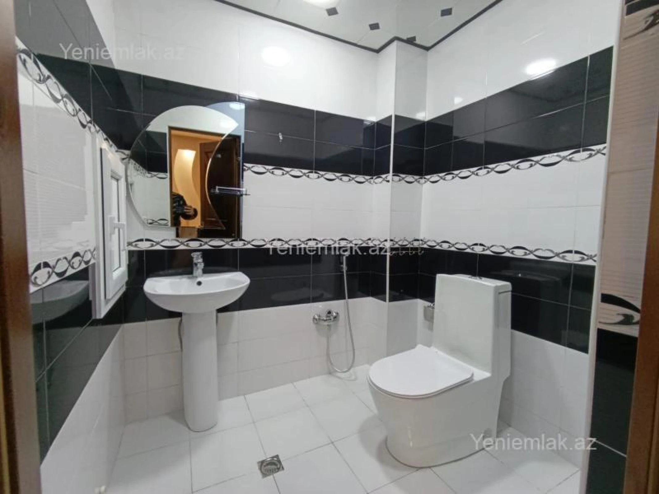 Satılır 3 otaqlı yeni tikili 130 m²