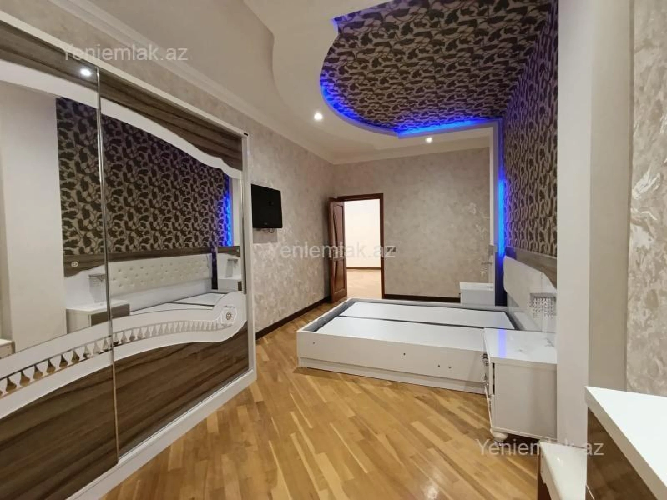 Satılır 3 otaqlı yeni tikili 130 m²