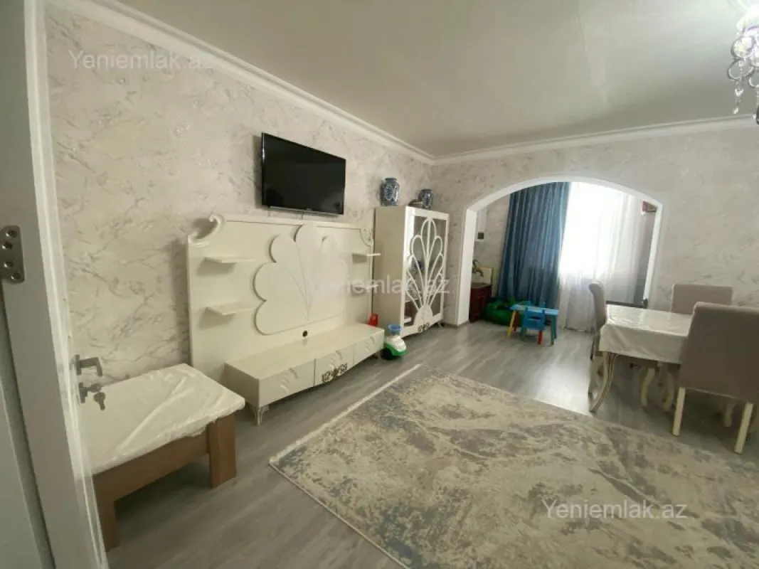 Satılır 4 otaqlı köhnə tikili 100 m²