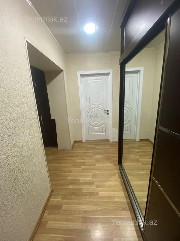 Satılır 4 otaqlı köhnə tikili 100 m²