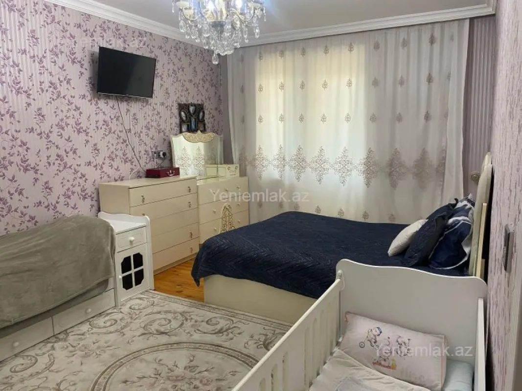 Satılır 4 otaqlı köhnə tikili 100 m²