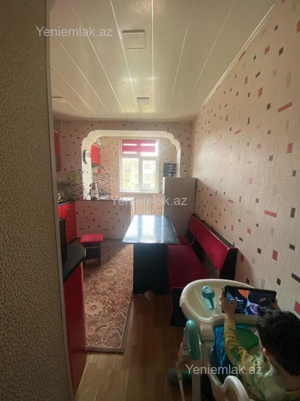 Satılır 4 otaqlı köhnə tikili 100 m²