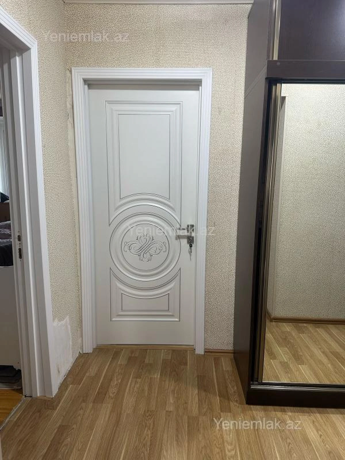 Satılır 4 otaqlı köhnə tikili 100 m²
