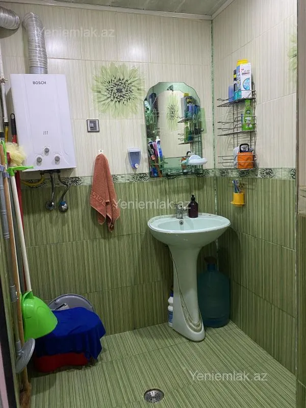 Satılır 4 otaqlı köhnə tikili 100 m²