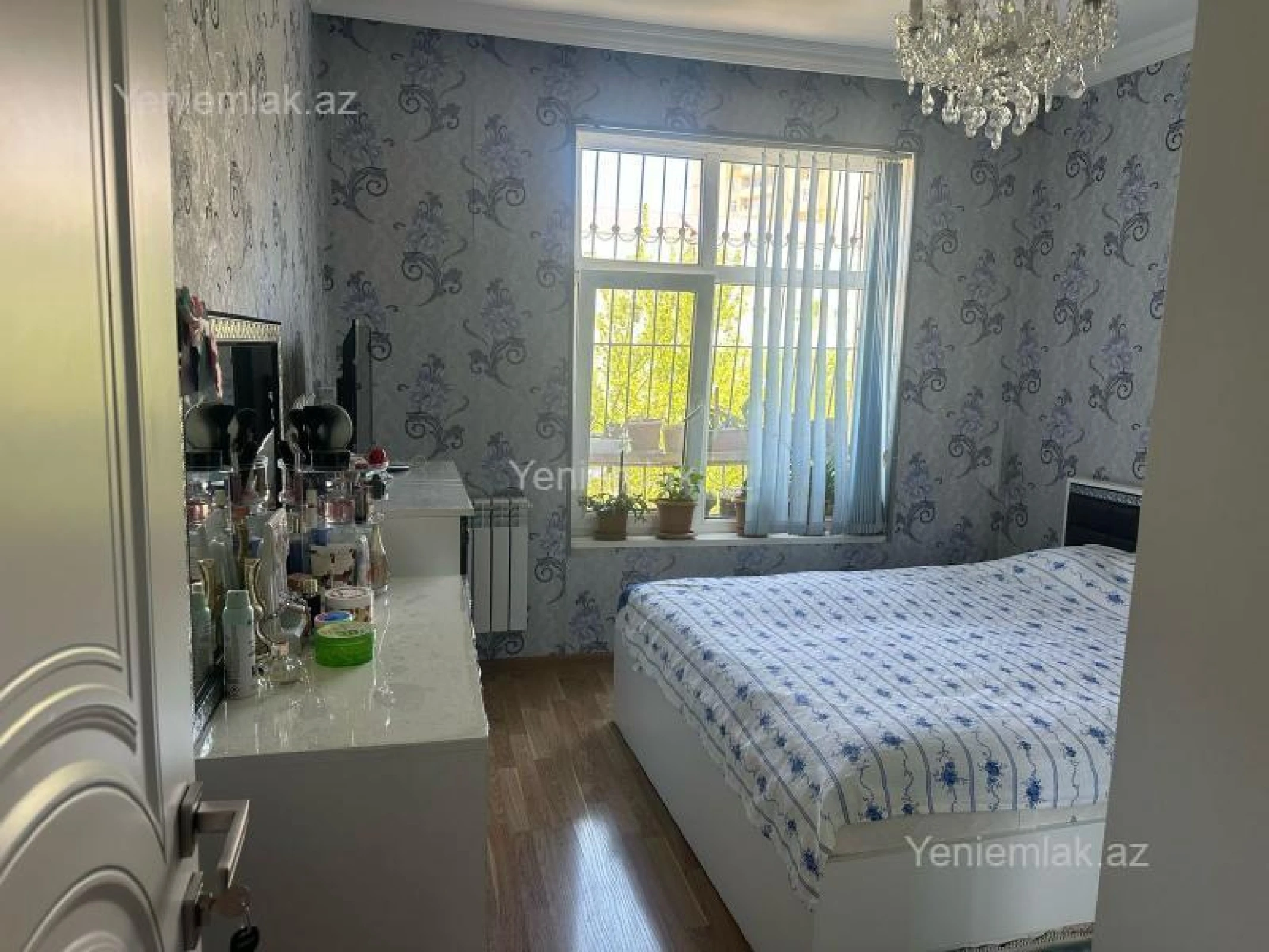 Satılır 4 otaqlı köhnə tikili 100 m²