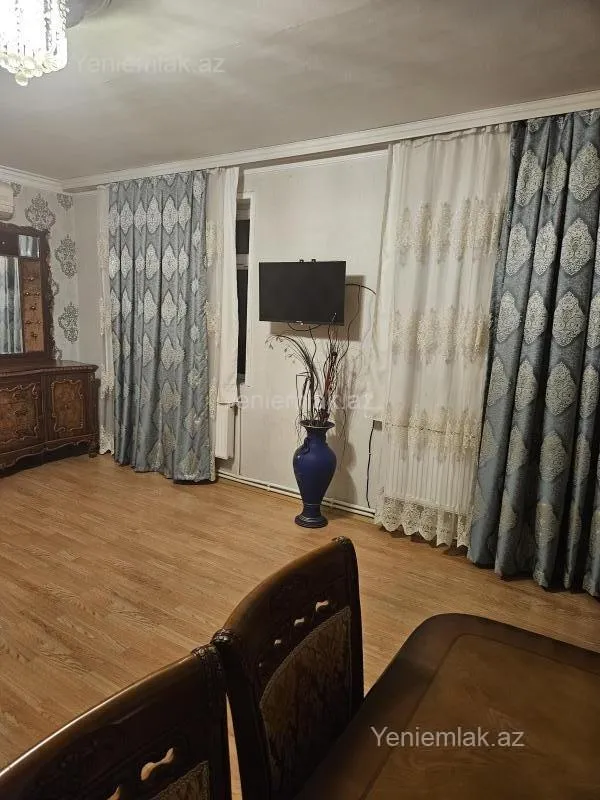 Satılır 4 otaqlı köhnə tikili 72 m²