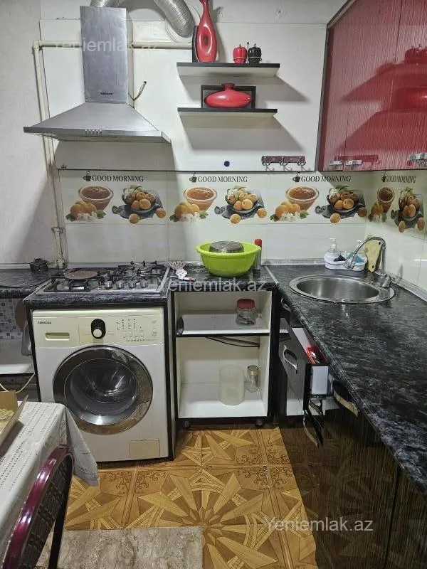 Satılır 4 otaqlı köhnə tikili 72 m²