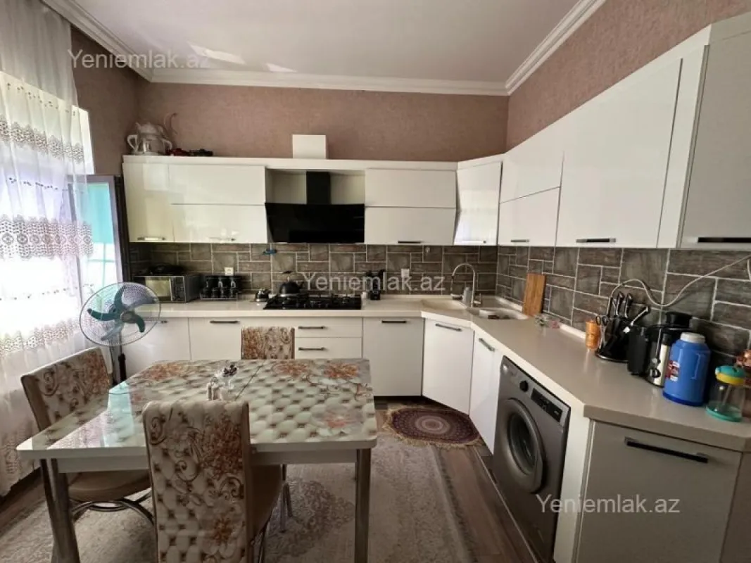 Satılır 4 otaqlı həyət evi 140 m²