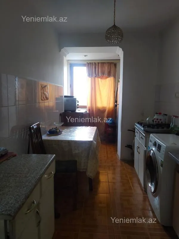 Satılır 2 otaqlı köhnə tikili 65 m²