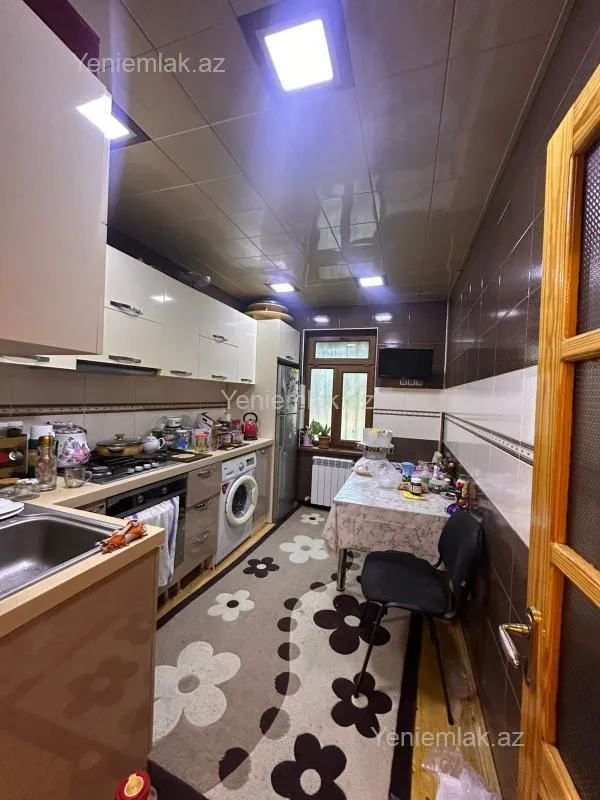 Satılır 4 otaqlı köhnə tikili 95 m²