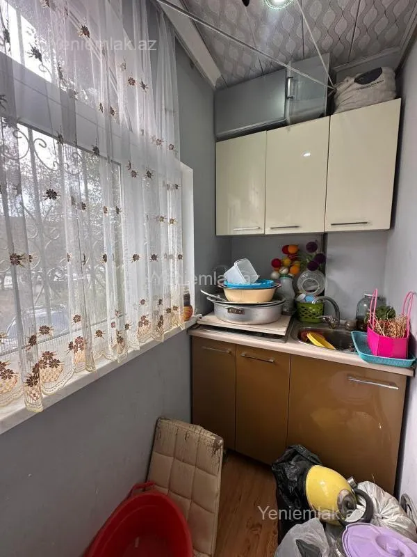 Satılır 4 otaqlı köhnə tikili 95 m²