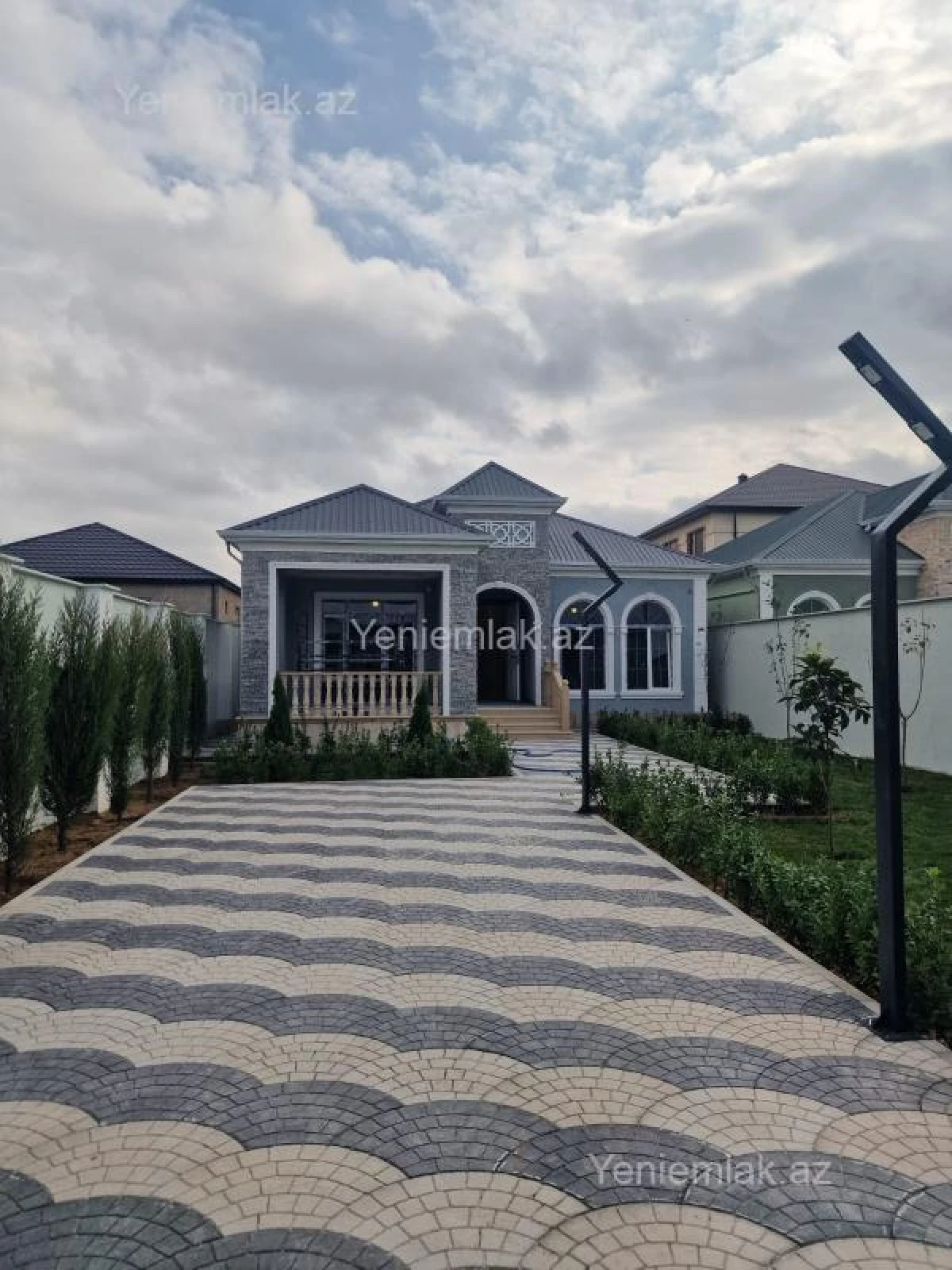 Satılır 4 otaqlı həyət evi 145 m²