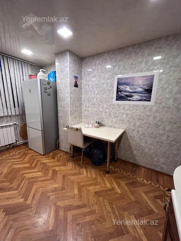 Satılır 4 otaqlı köhnə tikili 105 m²