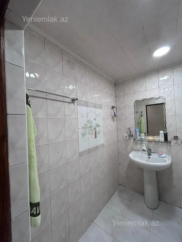 Satılır 4 otaqlı köhnə tikili 105 m²