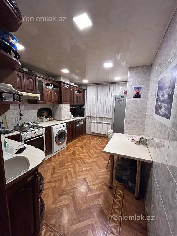 Satılır 4 otaqlı köhnə tikili 105 m²