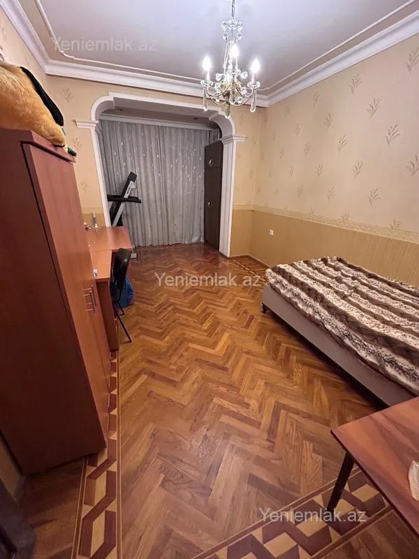 Satılır 4 otaqlı köhnə tikili 105 m²