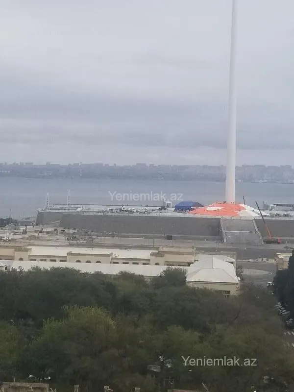 Satılır 4 otaqlı yeni tikili 185 m²