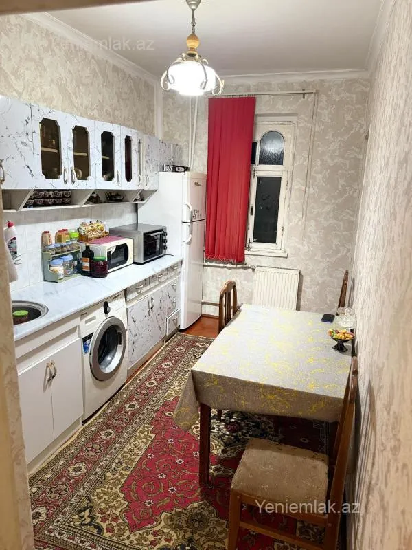 Satılır 3 otaqlı köhnə tikili 70 m²
