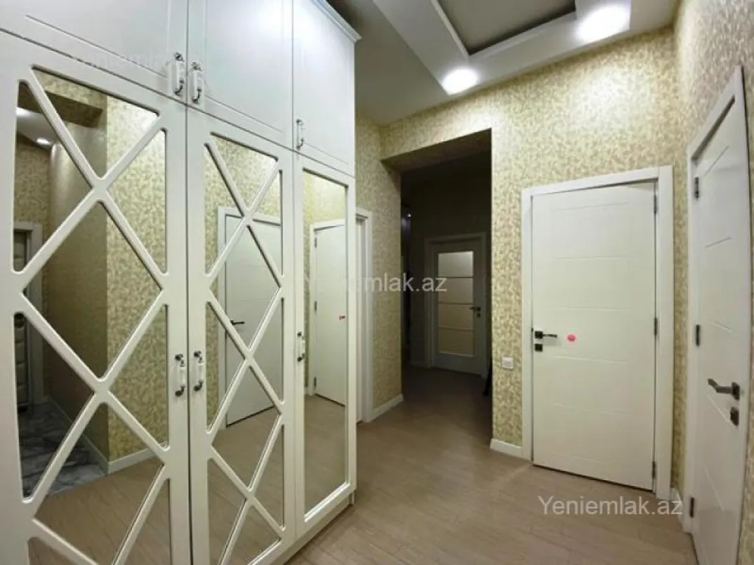 Satılır 3 otaqlı yeni tikili 105 m²
