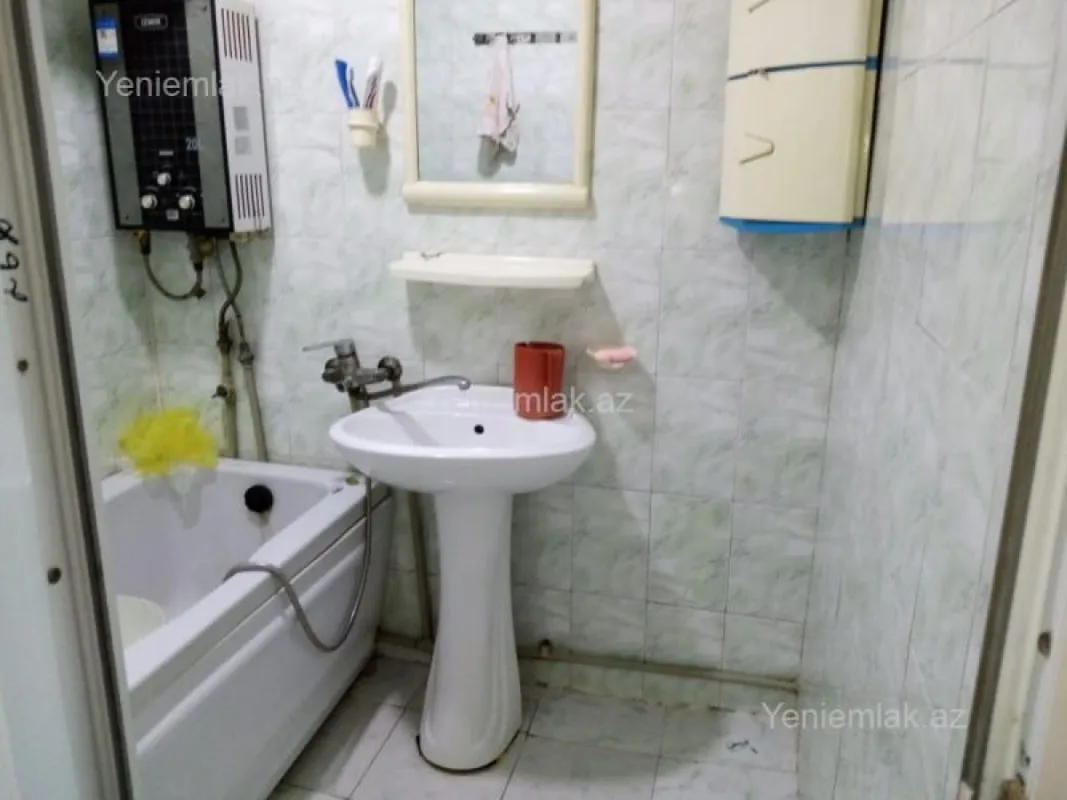 Satılır 3 otaqlı köhnə tikili 72 m²