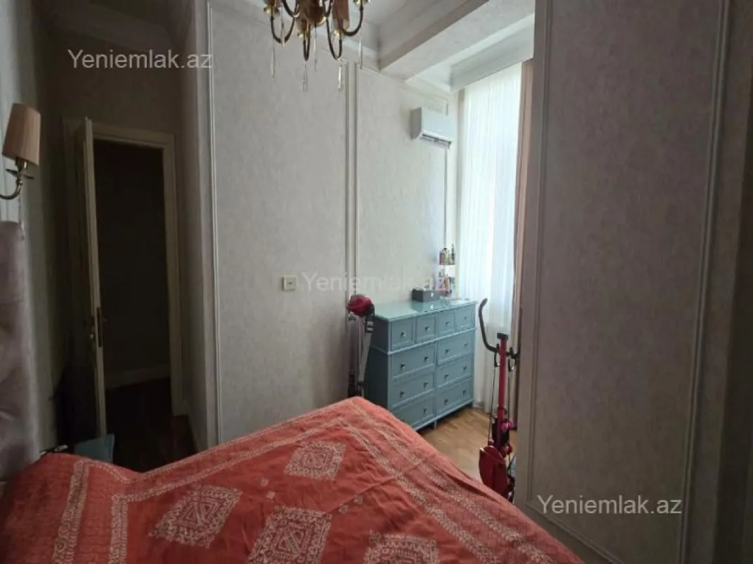 Satılır 3 otaqlı yeni tikili 115 m²