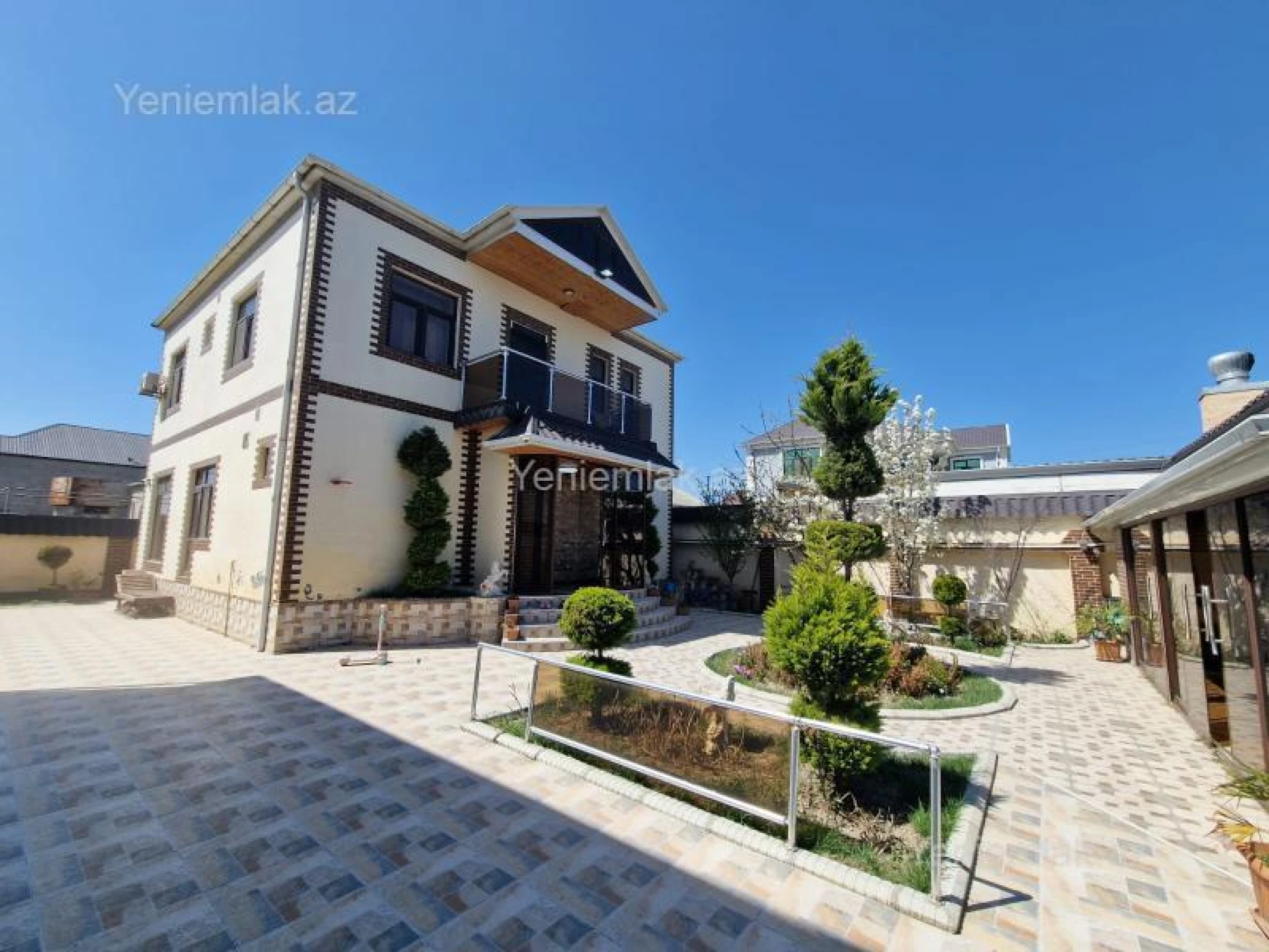 Satılır 6 otaqlı həyət evi 224 m²