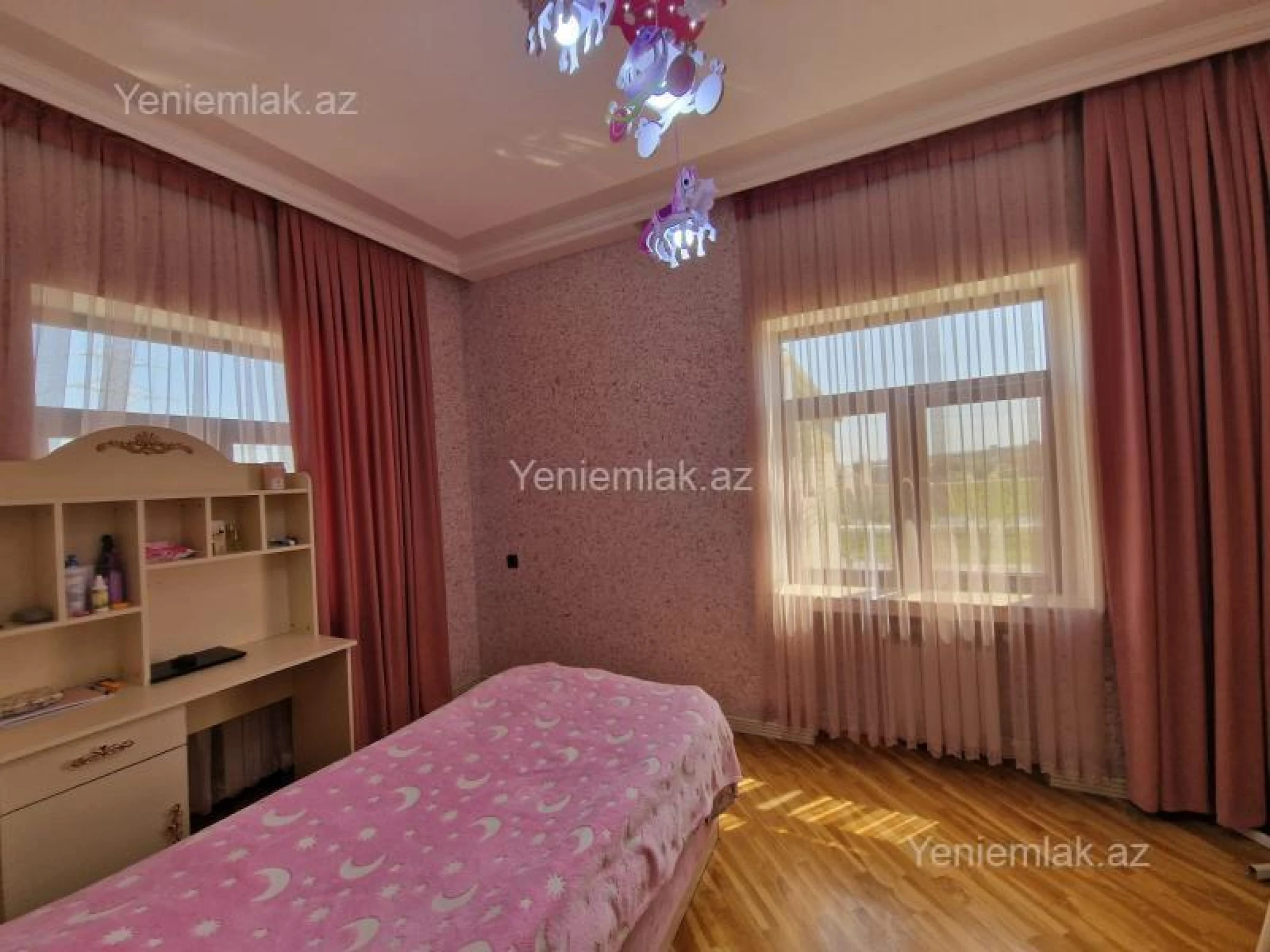 Satılır 6 otaqlı həyət evi 224 m²