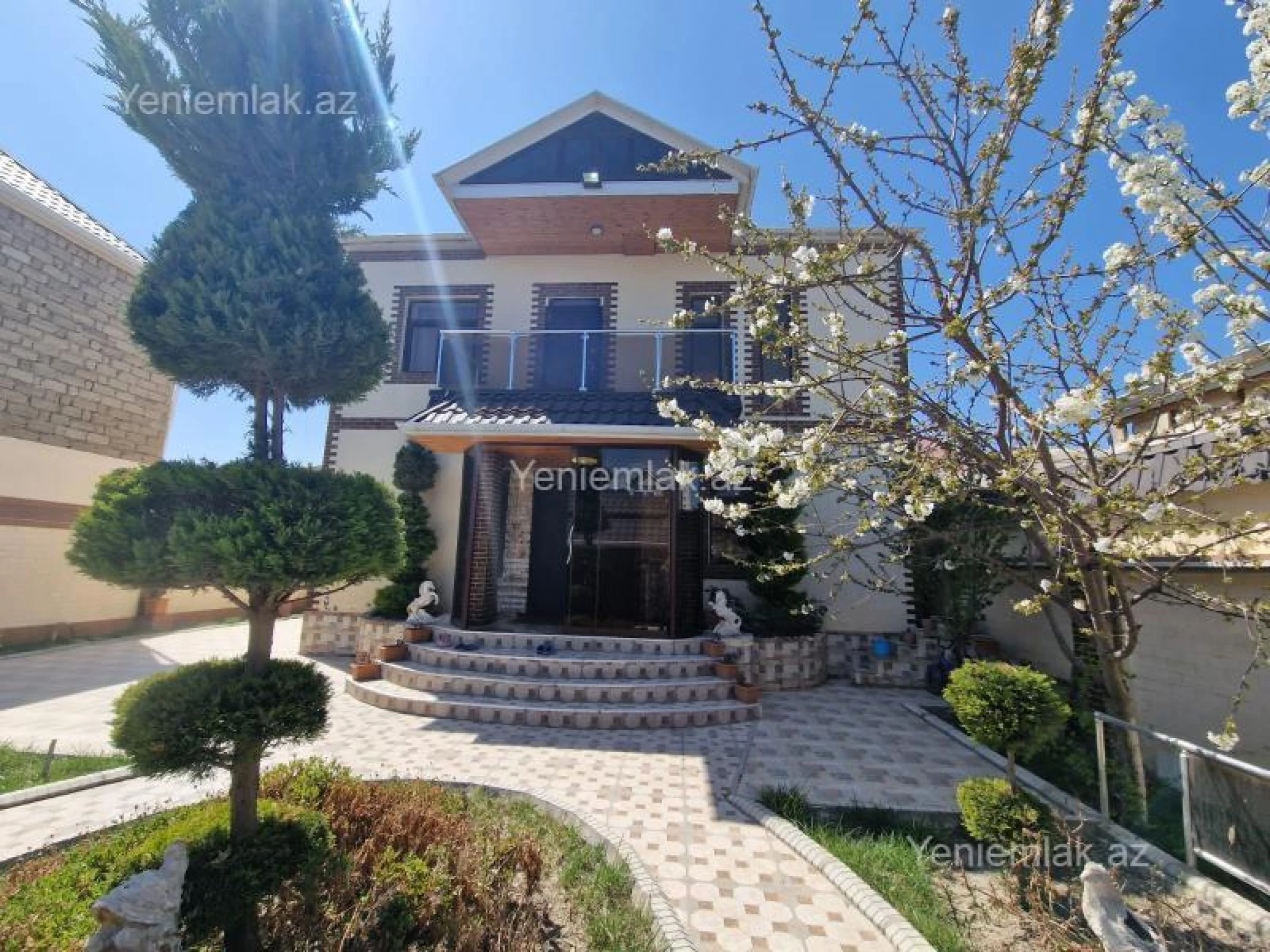 Satılır 6 otaqlı həyət evi 224 m²