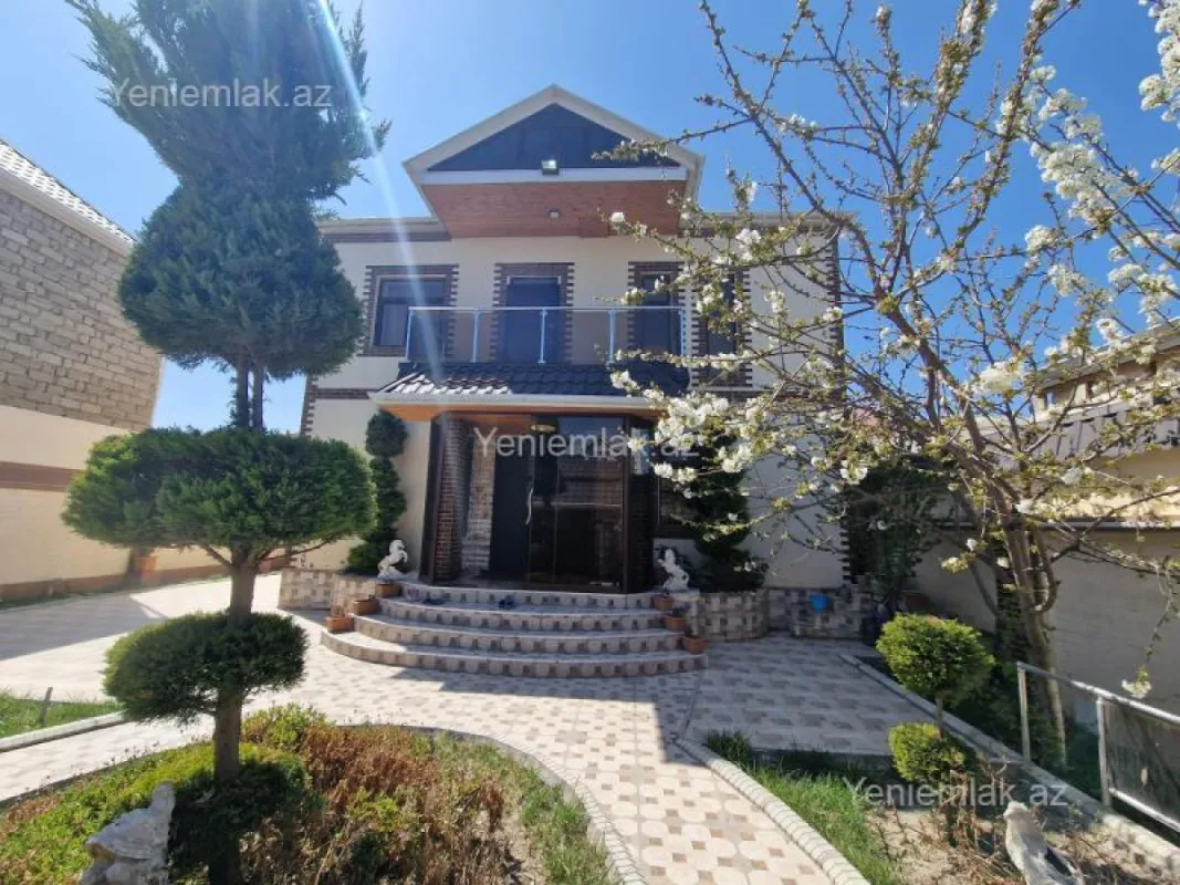 Satılır 6 otaqlı həyət evi 224 m²